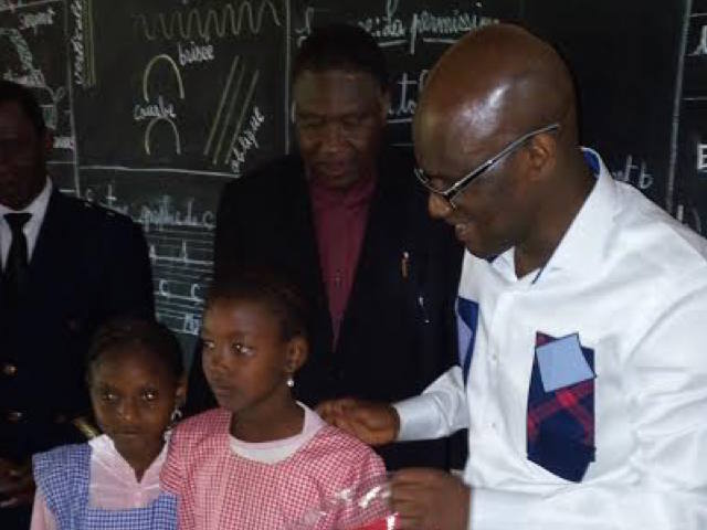 Labé Des Enfants Issus De Familles Démunies Bénéficient De Kits Scolaires 8045