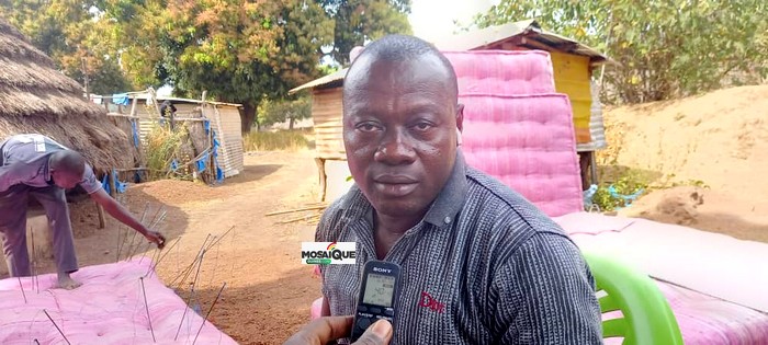 Confection de matelas traditionnels: un métier qui continue de nourrir la famille Thiam à Dabola